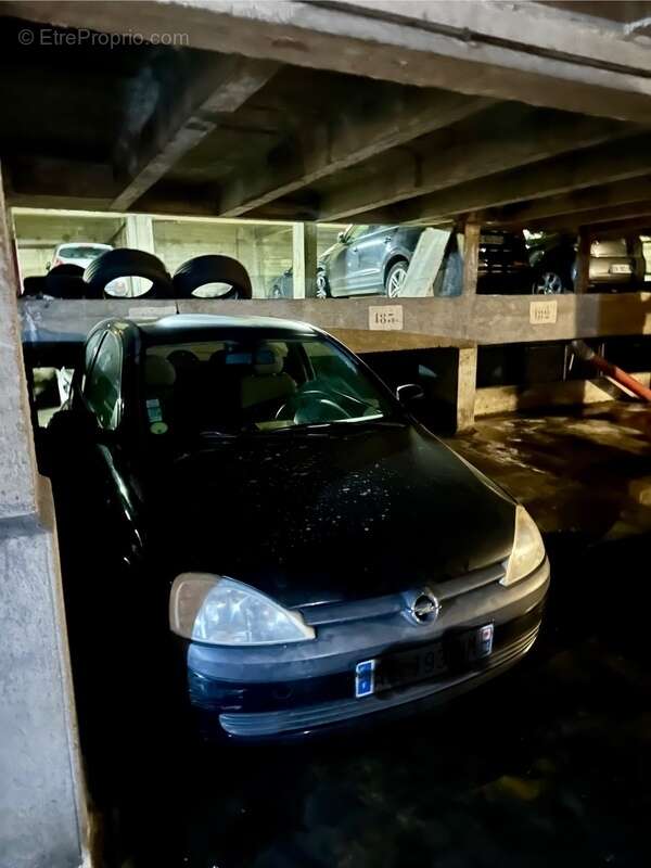 Parking à PARIS-20E