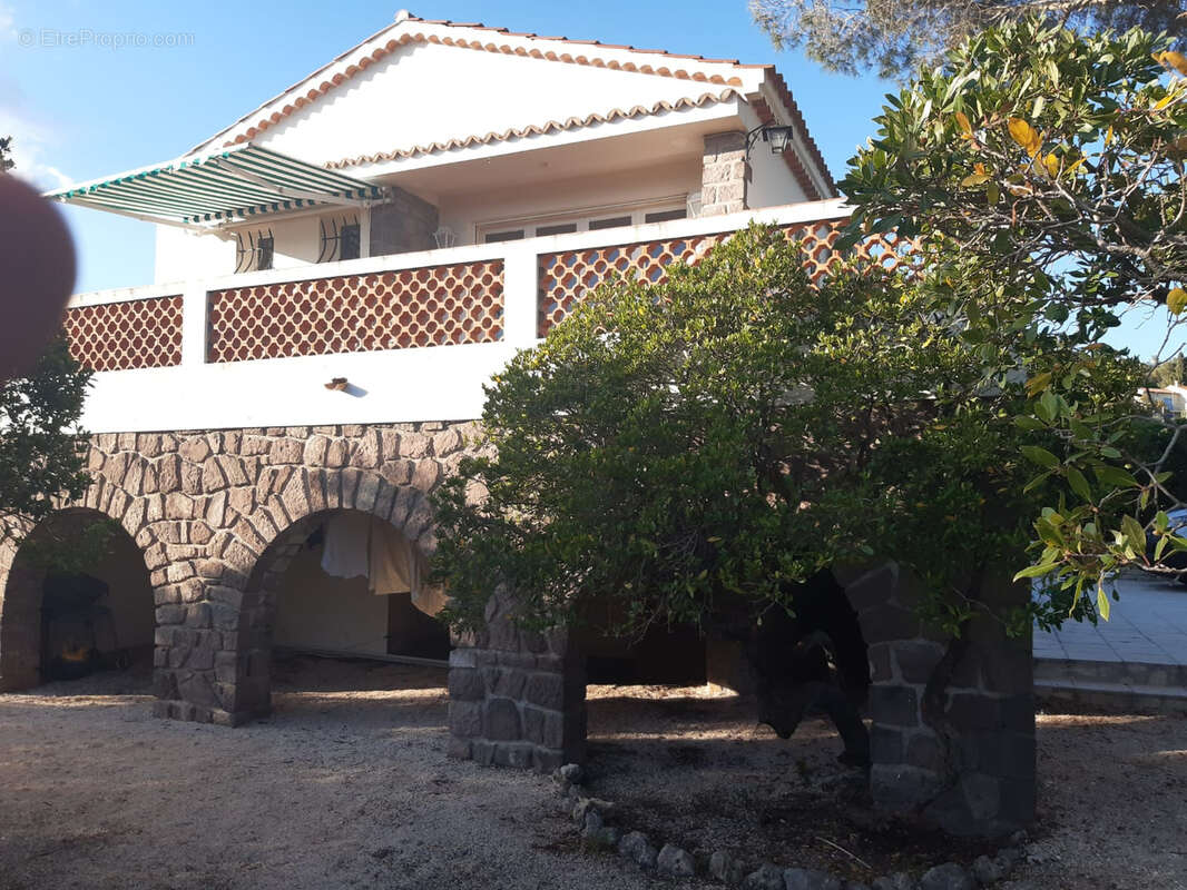 Maison à LES ISSAMBRES