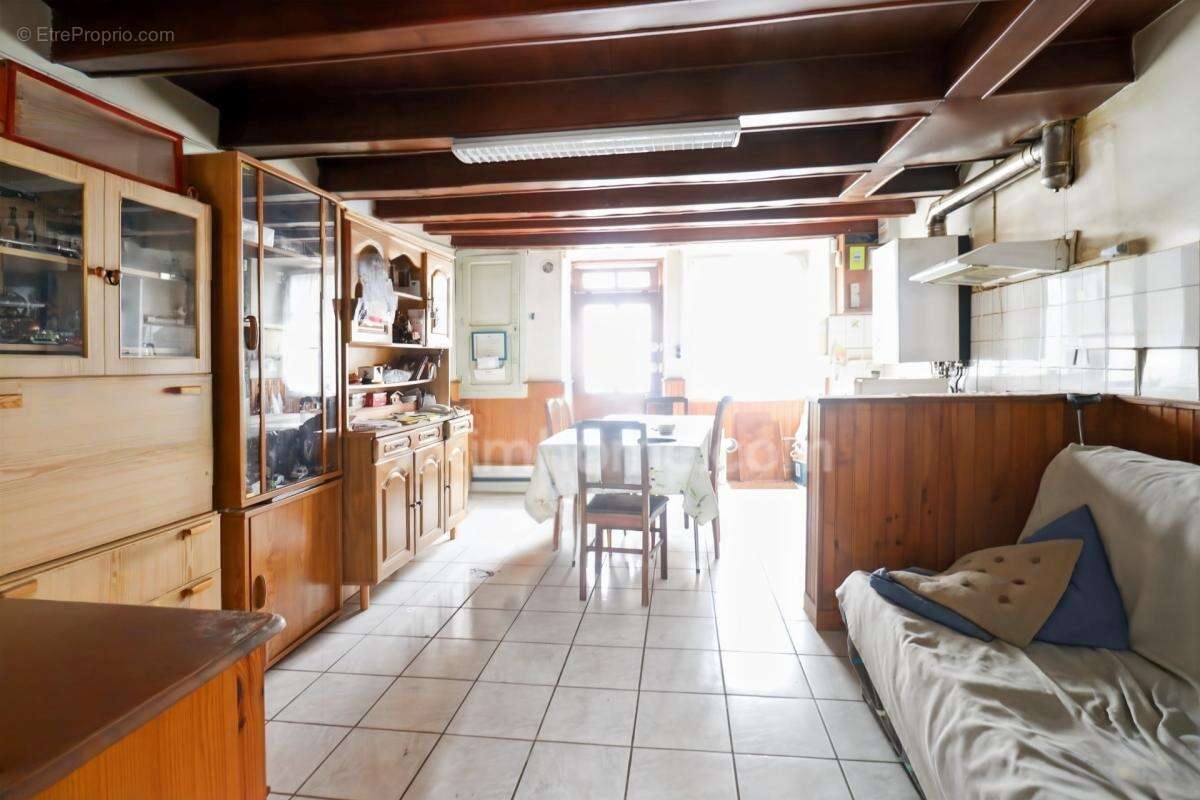 Maison de Ville sur deux niveaux - 3 pièces - 2 chambres  - Dépendance - Garage - Terrain 609 m²  - 87210 LE DORAT - photo 2
