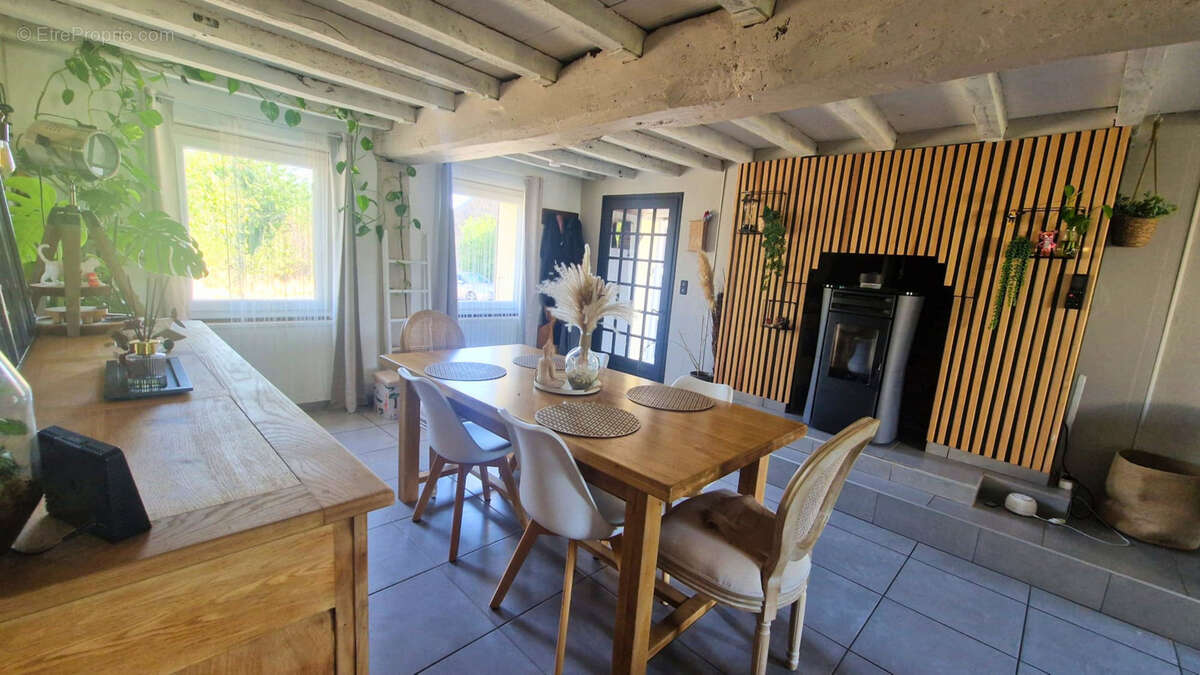Charmante maison rénovée à Busset - photo 2