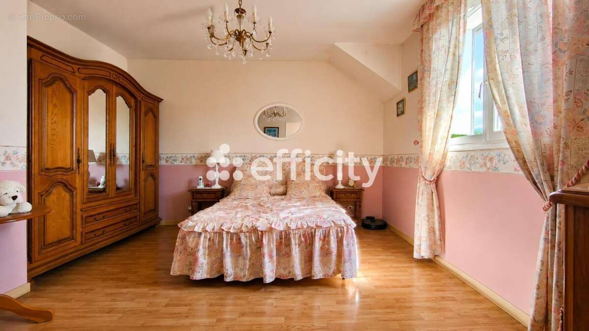 Maison 134 m² à Chassieu  - photo 7