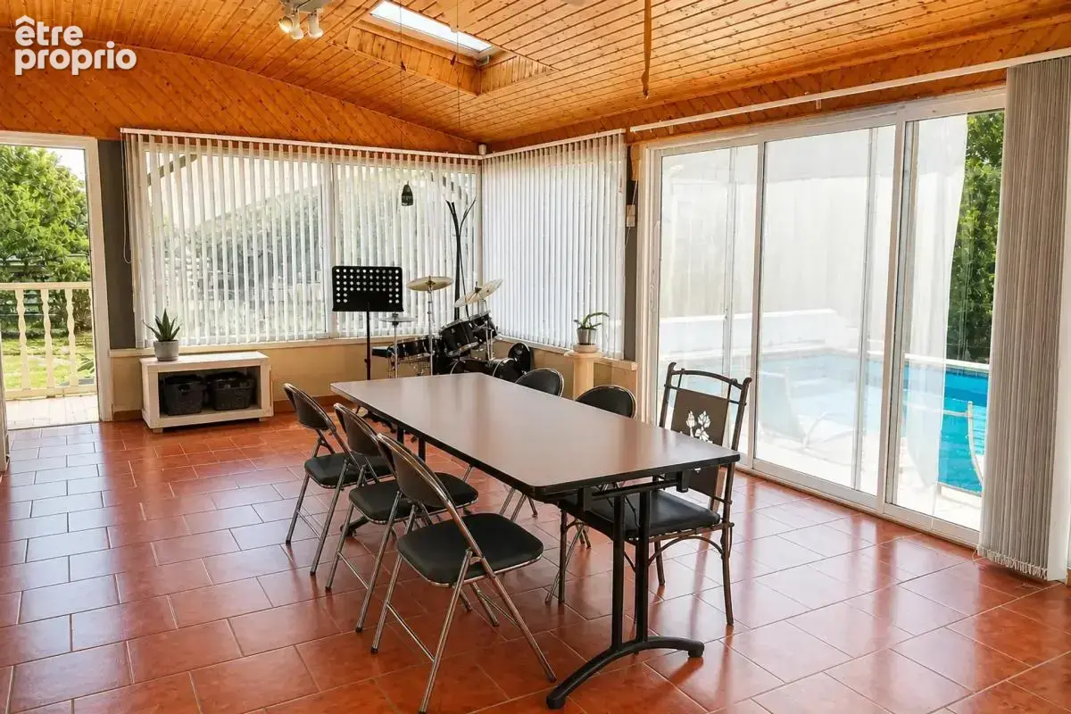 Superbe Maison avec piscine, écuries et atelier pro180M2 - photo 13