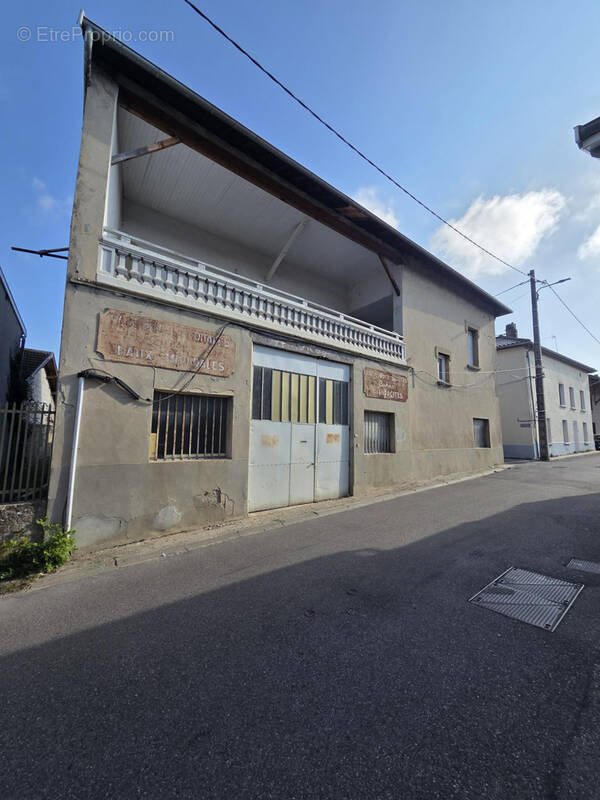 Appartement à NIVOLAS-VERMELLE