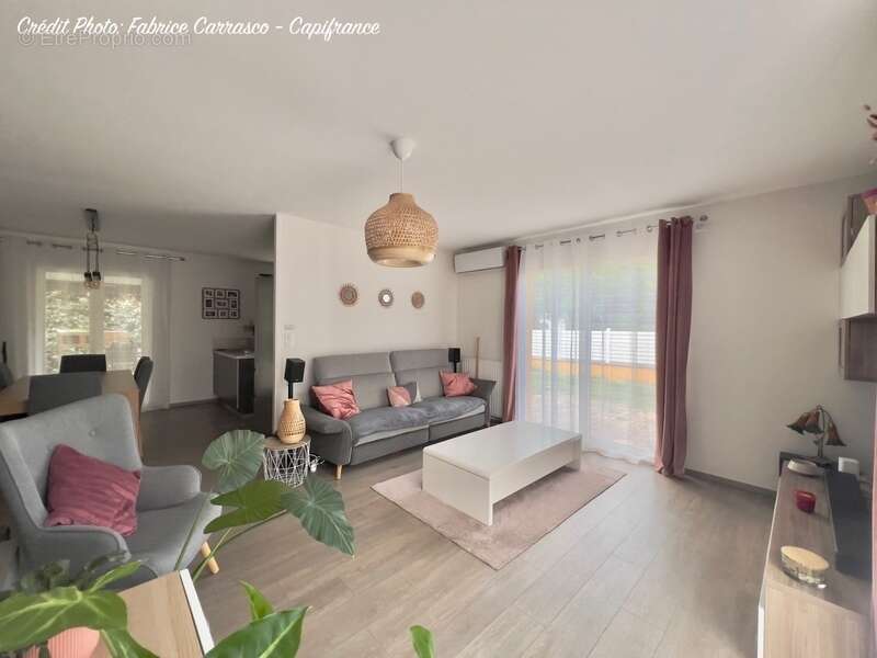 Maison à MARINGUES