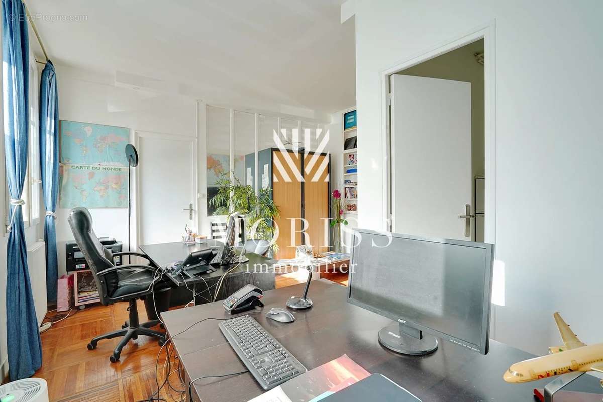 Appartement à PARIS-16E