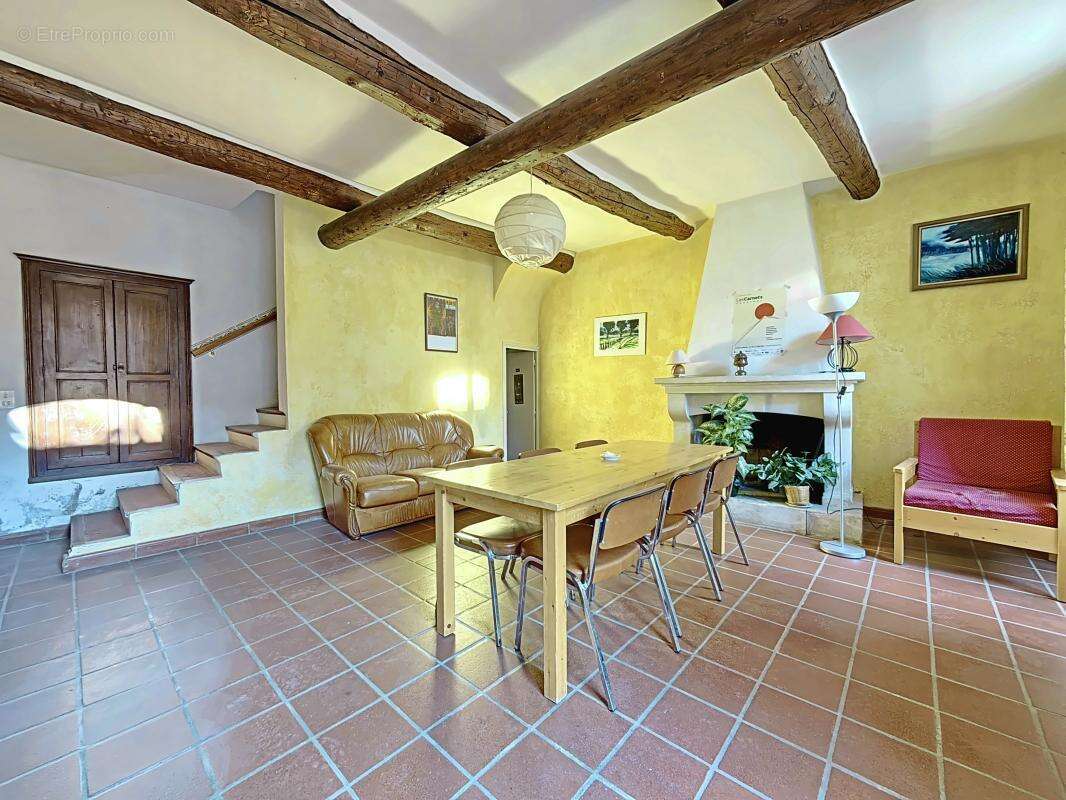 Maison à LA ROQUE-D&#039;ANTHERON