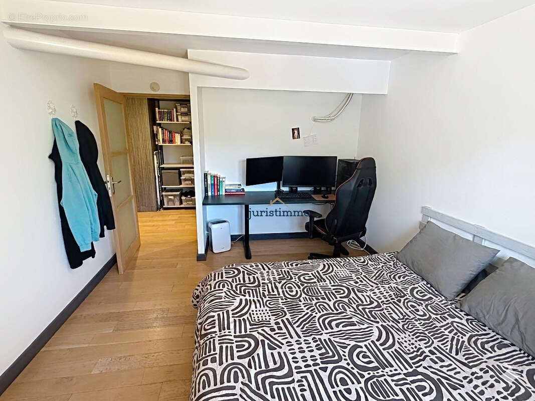 Appartement à CAMARET-SUR-AIGUES