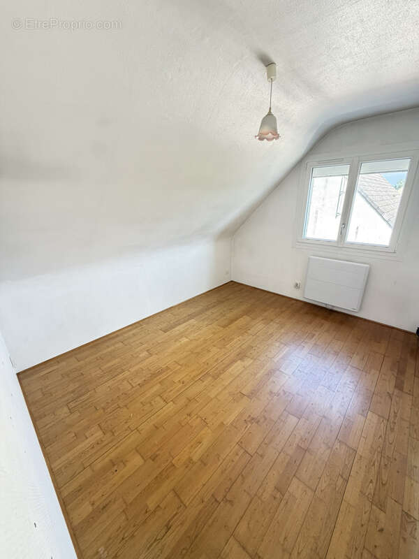 VAUX-SUR-SOMME   Pavillon individuel avec véranda, sous-sol complet et terrain de 1 027 m2 - photo 9