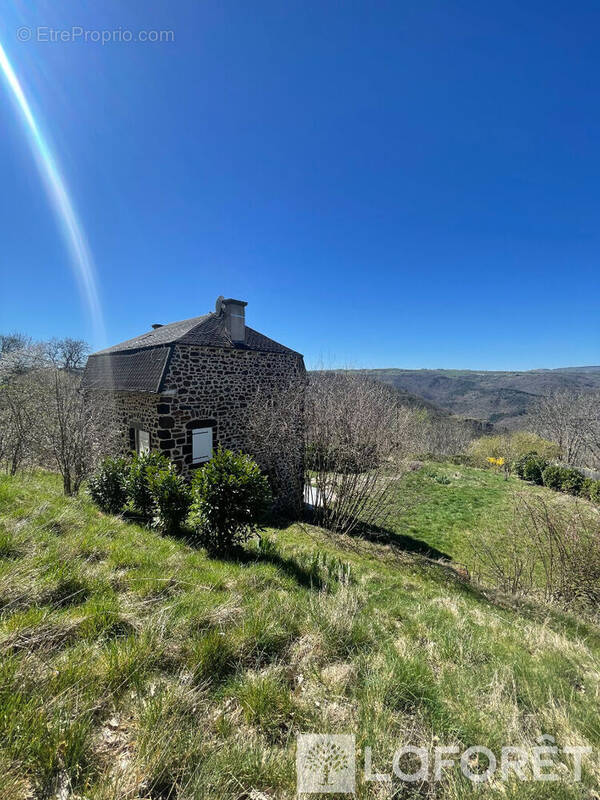 Maison à MOLOMPIZE