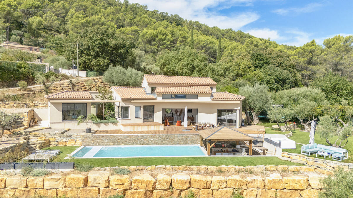 Maison à SOLLIES-VILLE