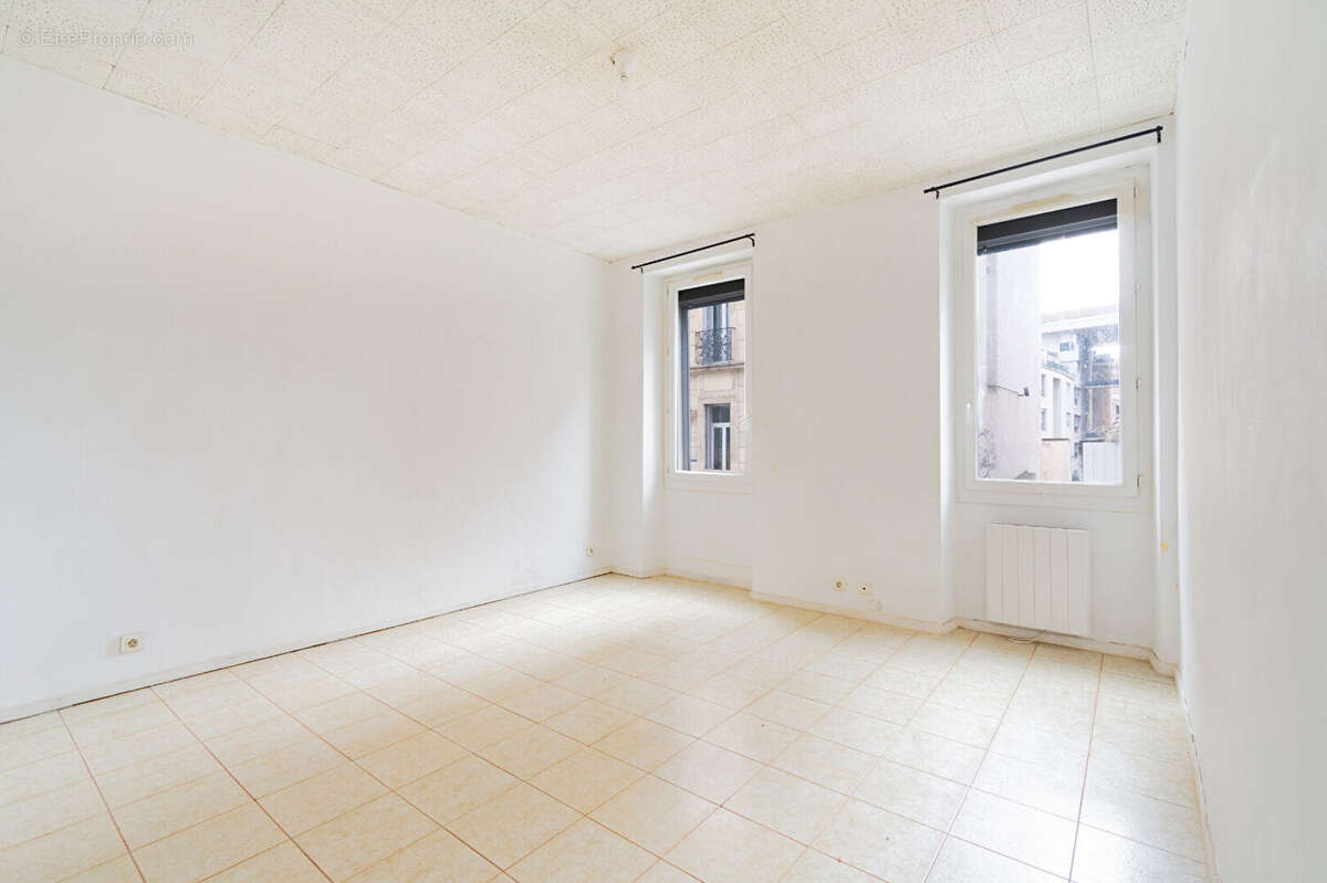 Appartement à MARSEILLE-5E