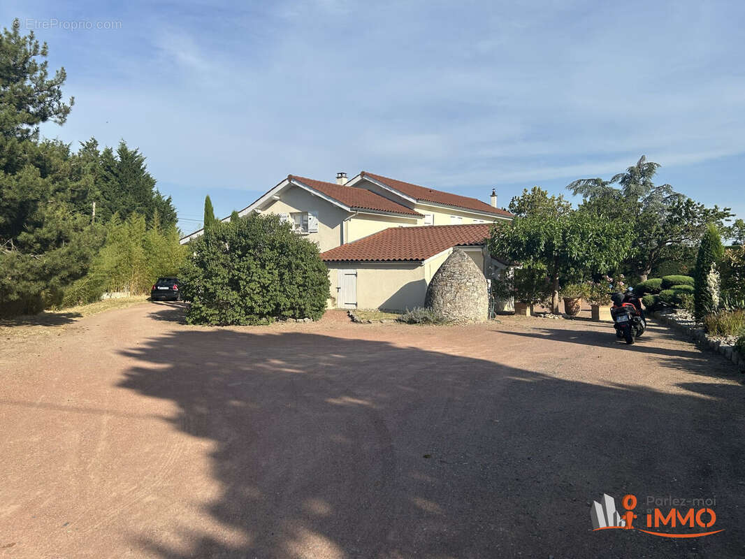 Maison 200 m² à Montbrison  - photo 2