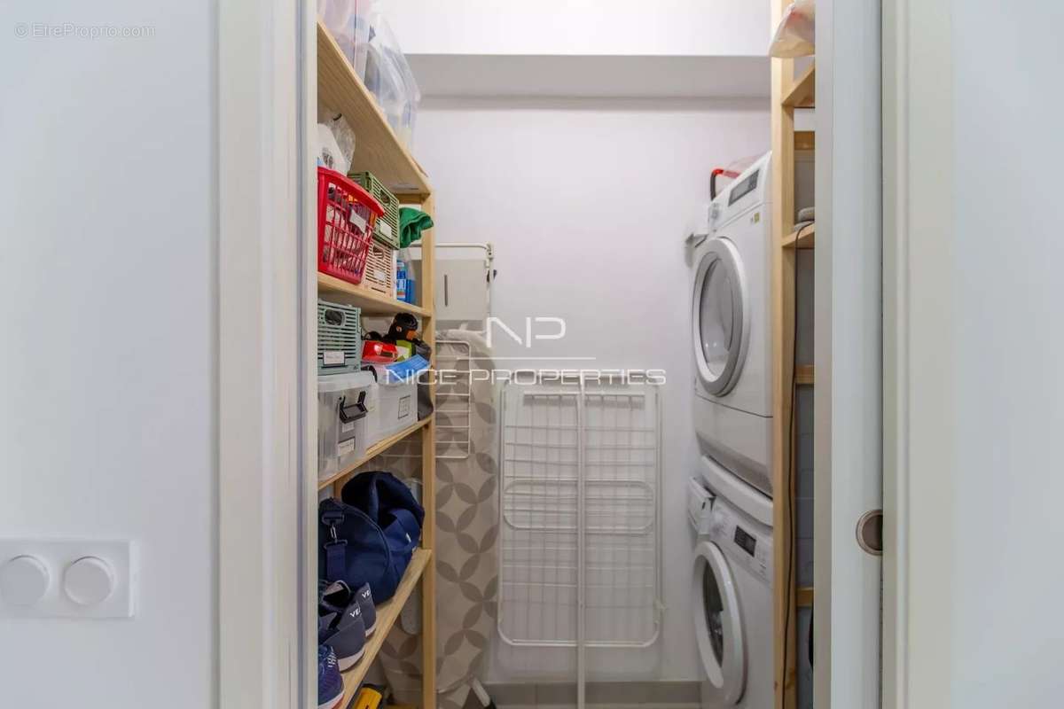 Appartement à SAINT-LAURENT-DU-VAR