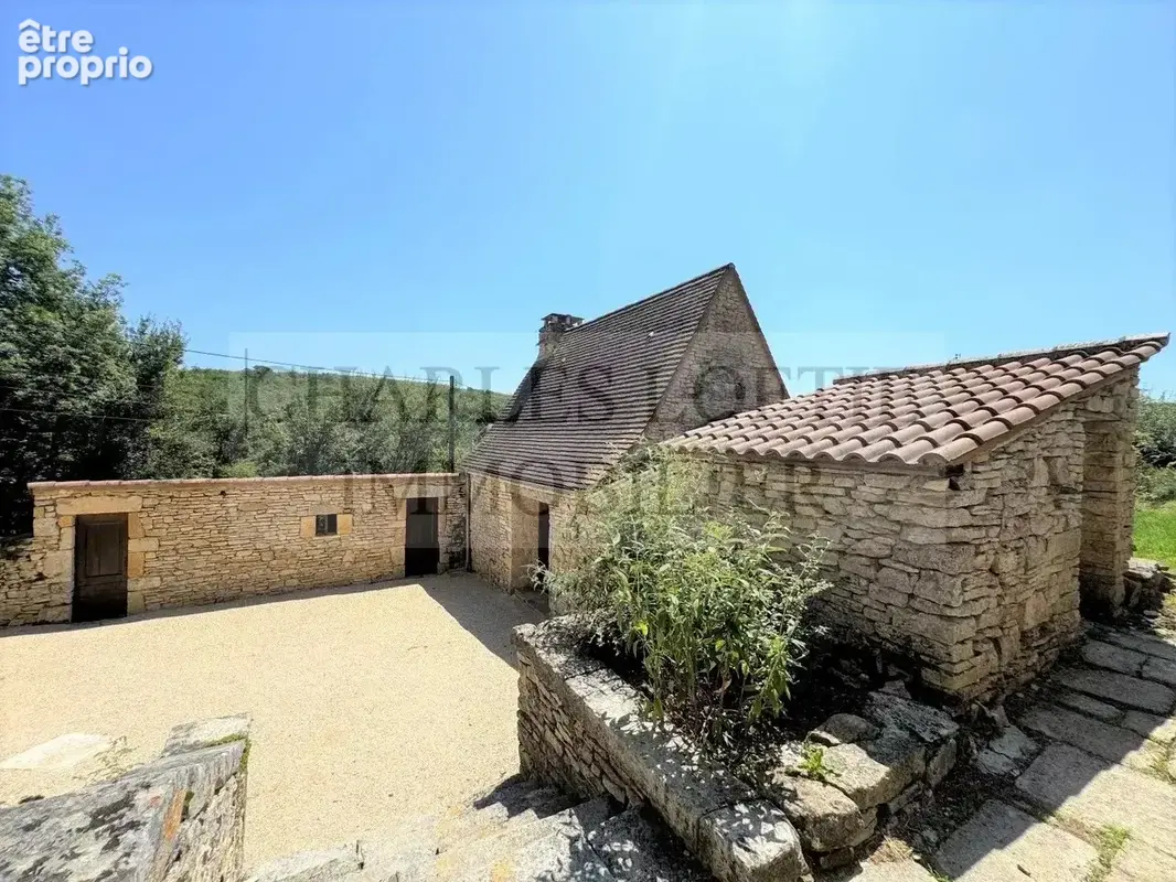 Superbe ensemble en pierre sur 2.9 ha de terrain - photo 2