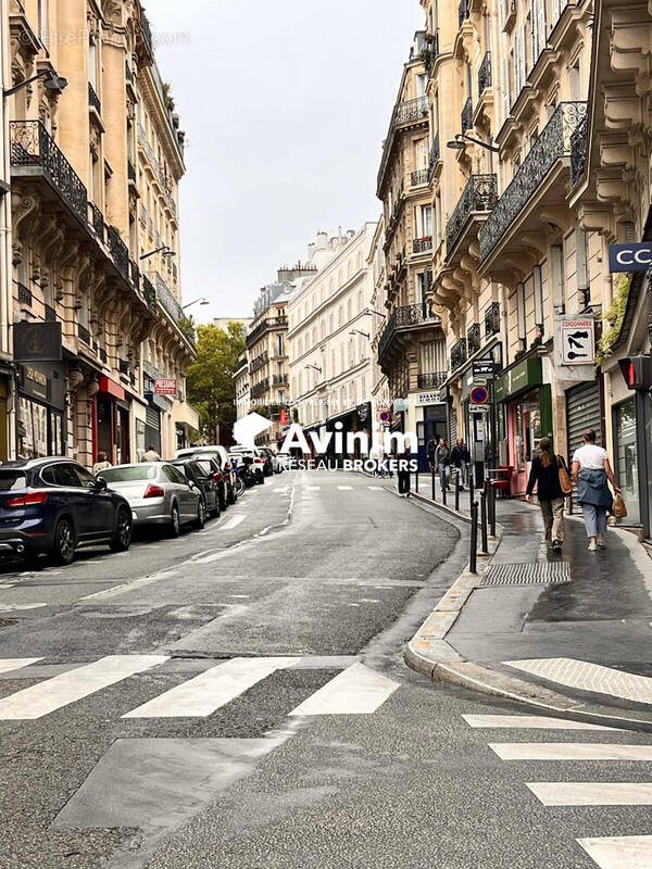 Commerce à PARIS-9E