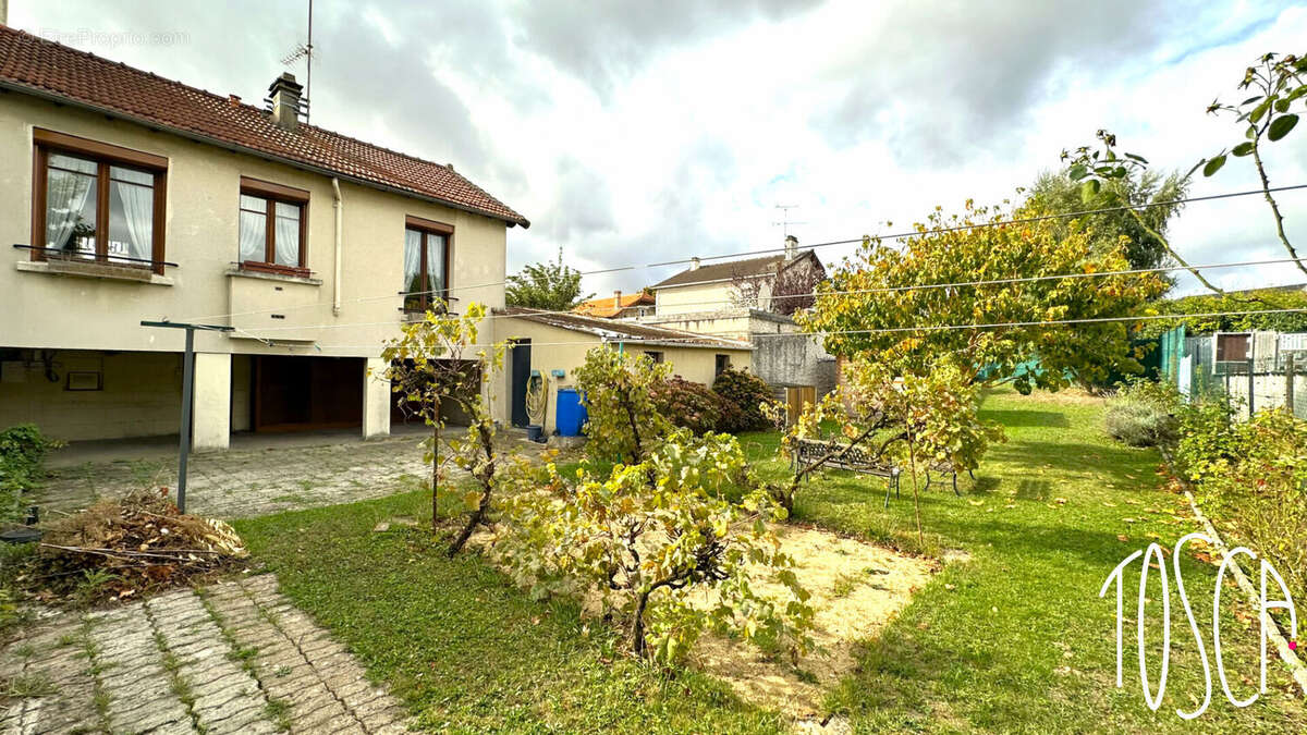 Maison à THIAIS