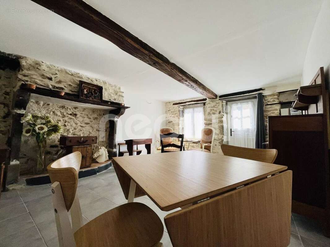 Maison à SAINT-GEORGES-DE-MONS