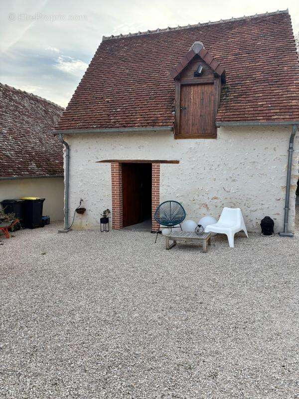 Maison à LA CHAPELLE-MONTMARTIN