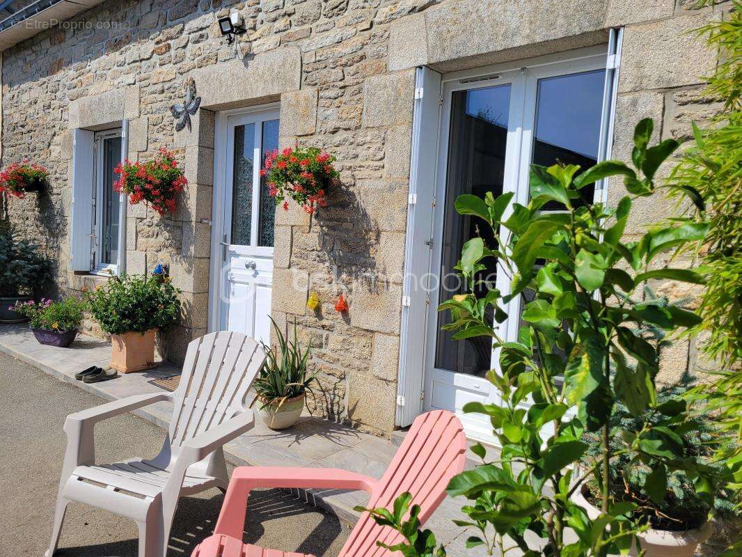 Maison en pierre de caractère avec grand terrain, dépendances et jardin nourricier - photo 2