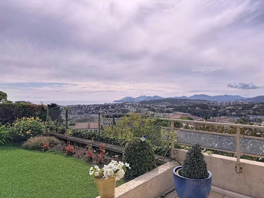 Appartement à LE CANNET