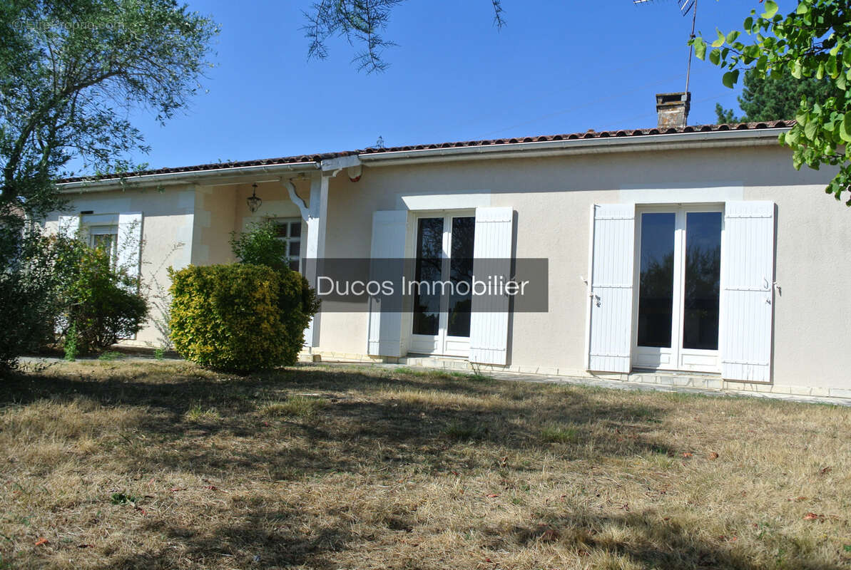 Maison de plain pied 3 chambres et grand garage de 128 m2 - photo 2