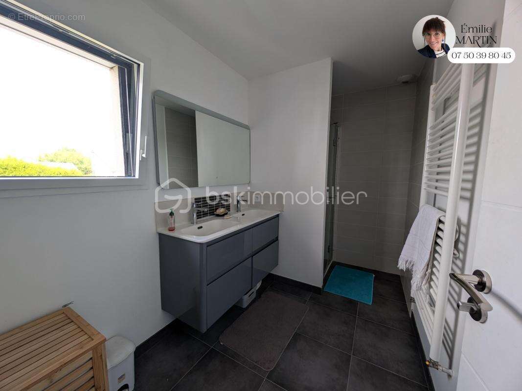 Aux portes de Rennes, à seulement 5 minutes du centre de Cesson-Sévigné, laissez-vous séduire par cette magnifique maison contem - photo 25