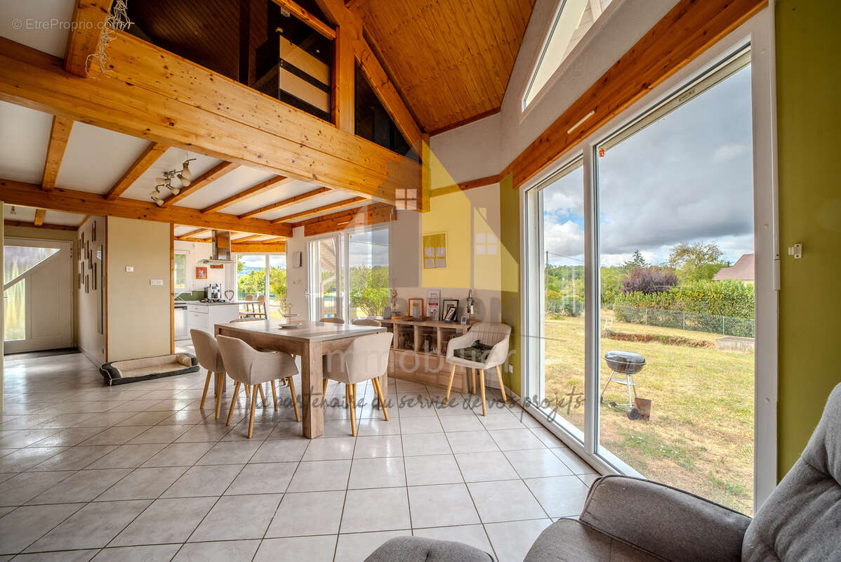 Maison individuelle sur sous-sol complet avec belle vue dégagée et terrain de 3 731 m2 ! - photo 4