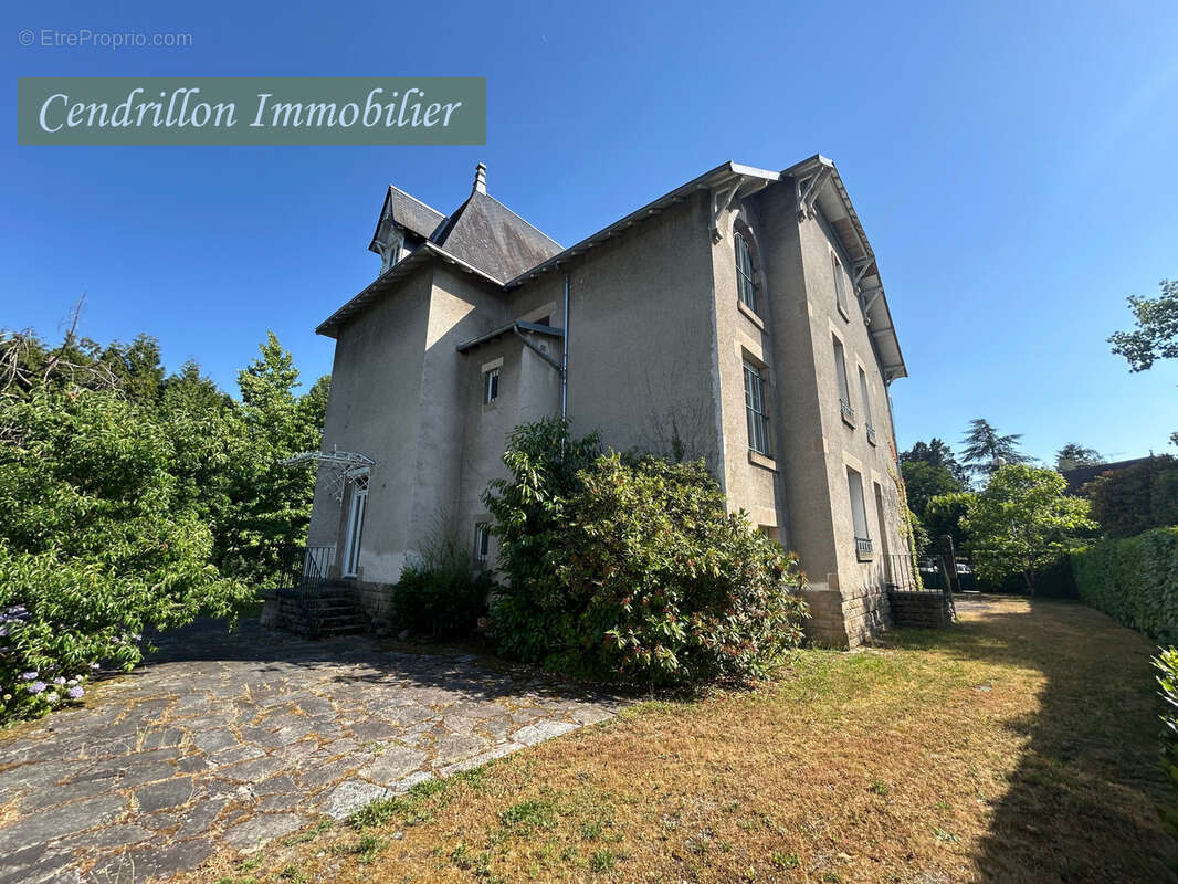 Belle maison bourgeoise entièrement rénovée, 350m2 habitables,  sur son parc de 4000m2 au cœur de la ville - photo 27