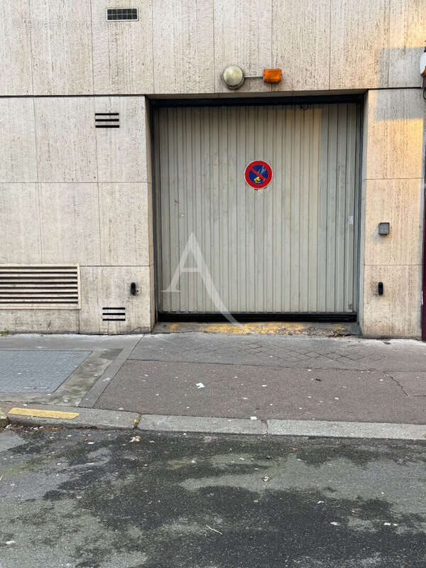 Parking à PARIS-12E