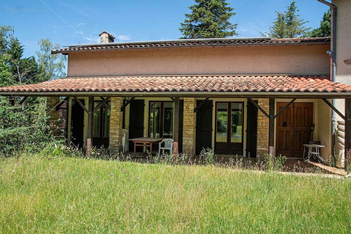 Maison individuelle haut de gamme avec piscine, située au cœur d'un magnifique parc privé - photo 2