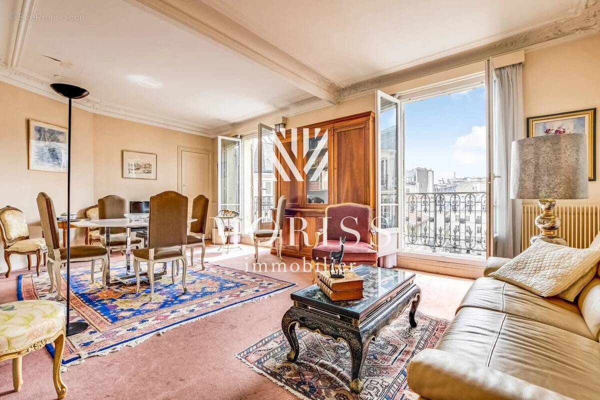 Appartement à PARIS-16E