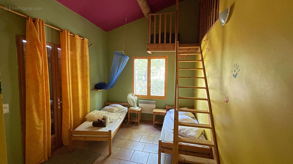 Exclusif  et rare sur le marché! Joli plain pied à Grignan avec piscine et vaste terrain. - photo 17