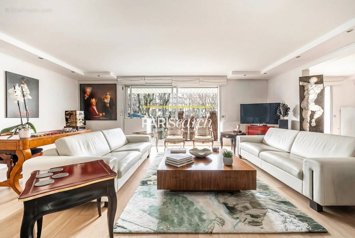 Appartement à NEUILLY-SUR-SEINE