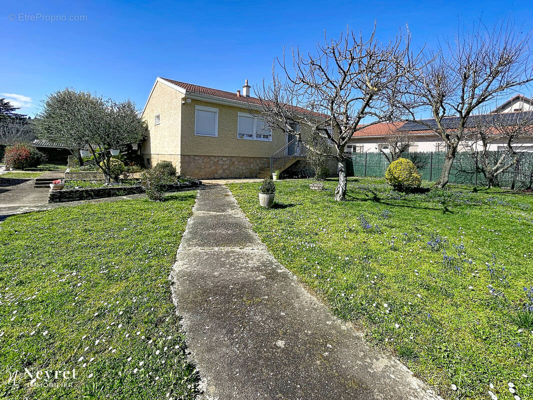 Maison à MONTAGNY