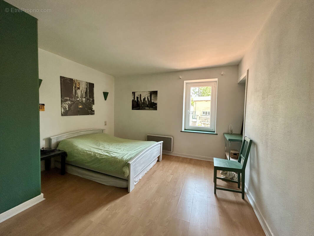 Maison à COURS-LA-VILLE