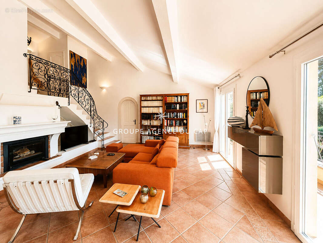 A vendre aux issambres  villa vue dégagée sur la colline 3 chambres avec piscine en bout d'impasse - photo 7
