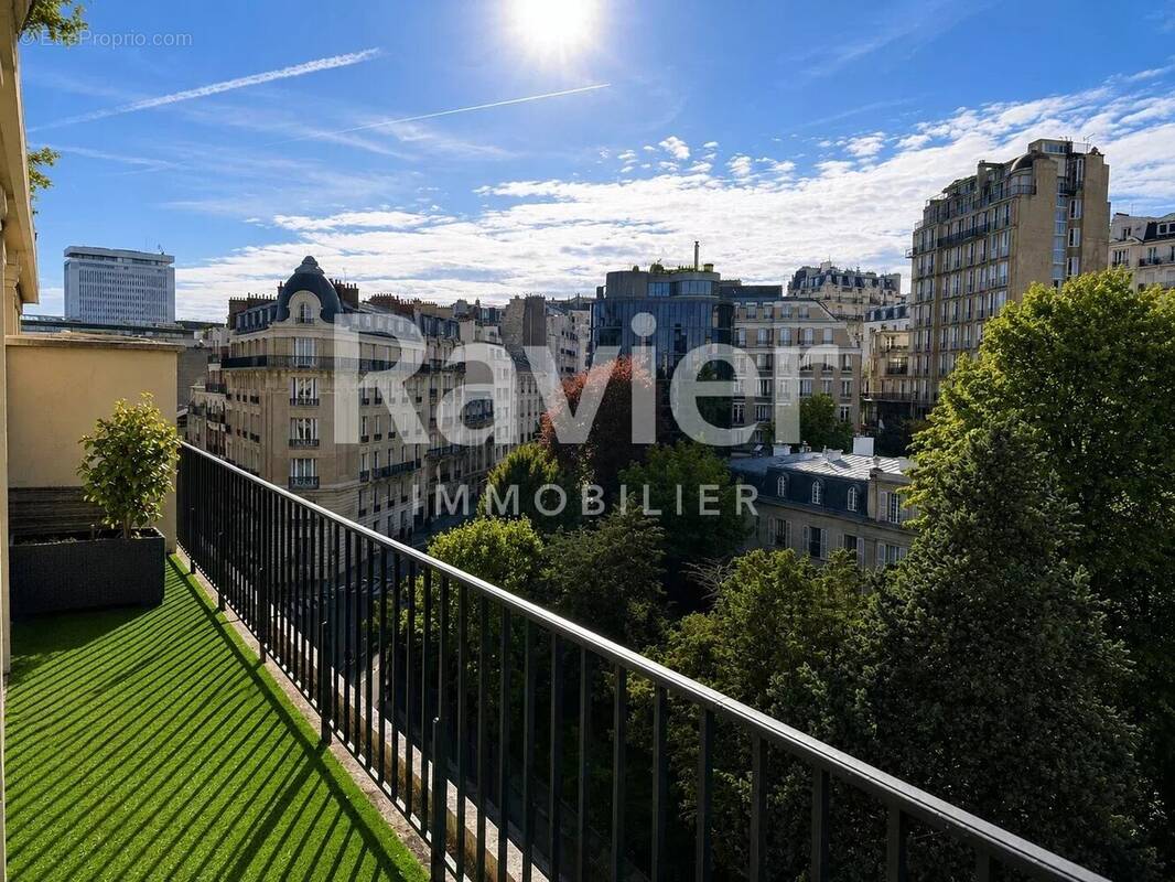 Appartement à PARIS-16E