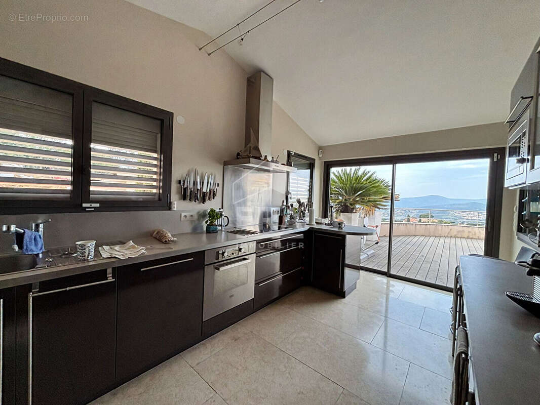 Maison Roquebrune Sur Argens 7 pièce(s) 225 m2 - photo 6