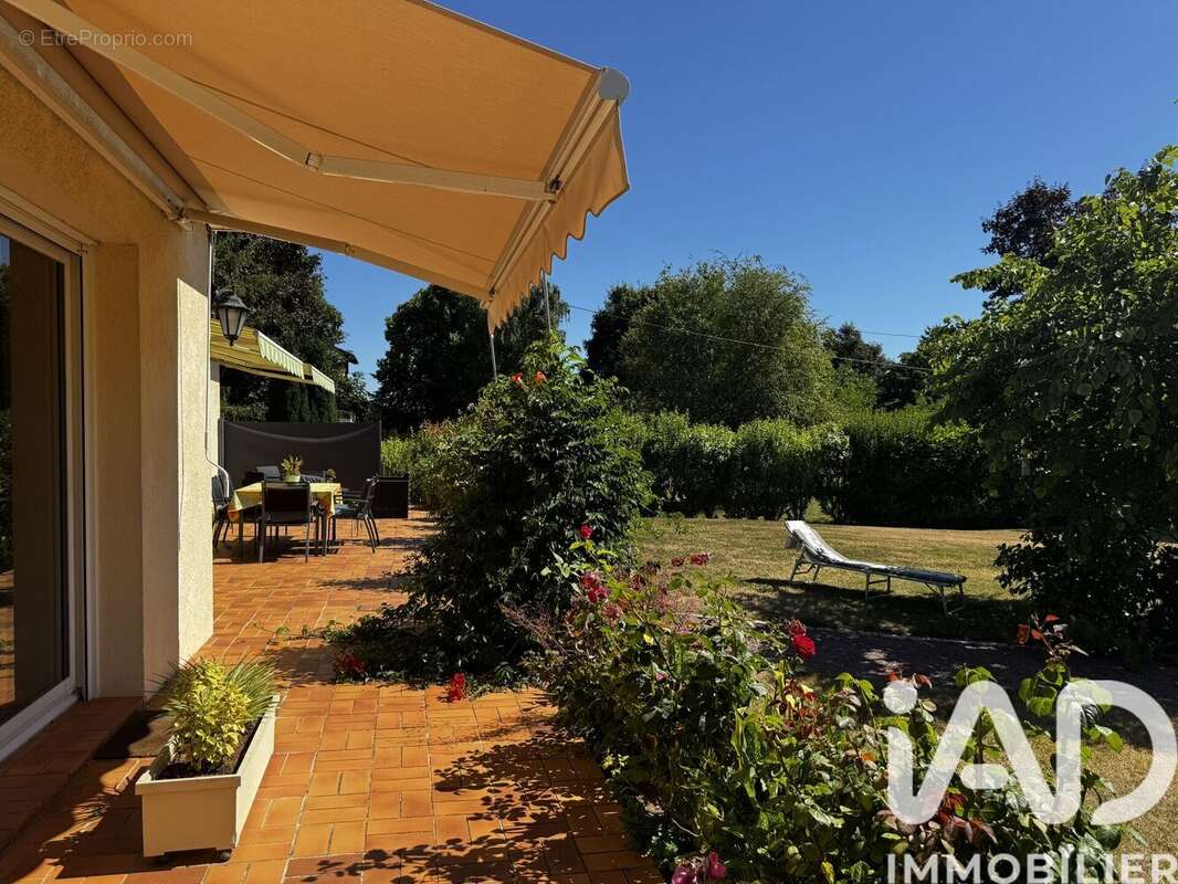 Maison 118 m² à Saint-Germain-De-Lusignan  - photo 2