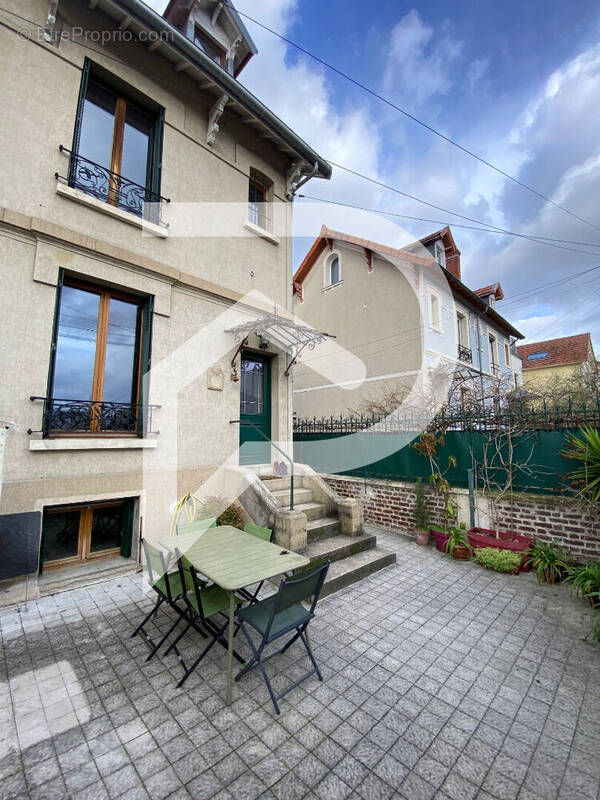 Maison Colombes 7 pièce(s) 135 m2  quartier Petite Garenne - photo 1