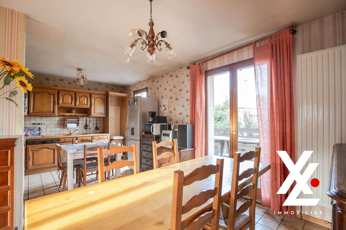 Maison à VELAINE-EN-HAYE