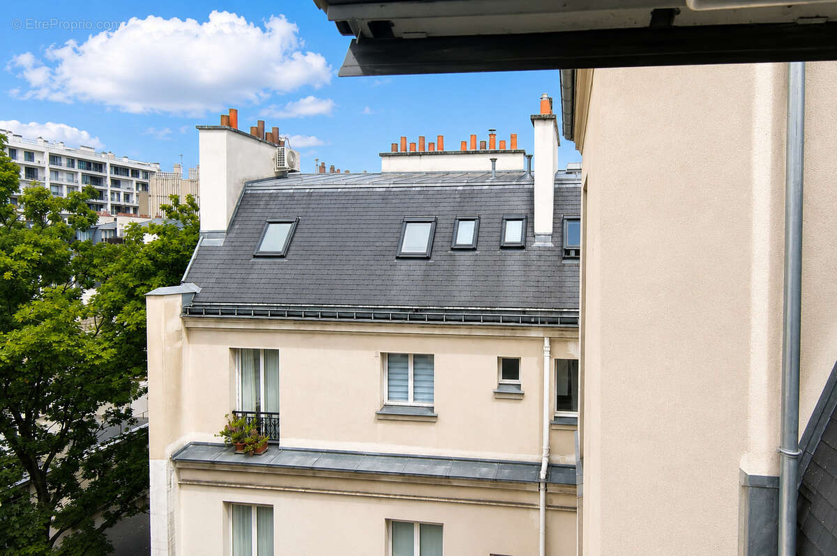 Appartement à PARIS-16E