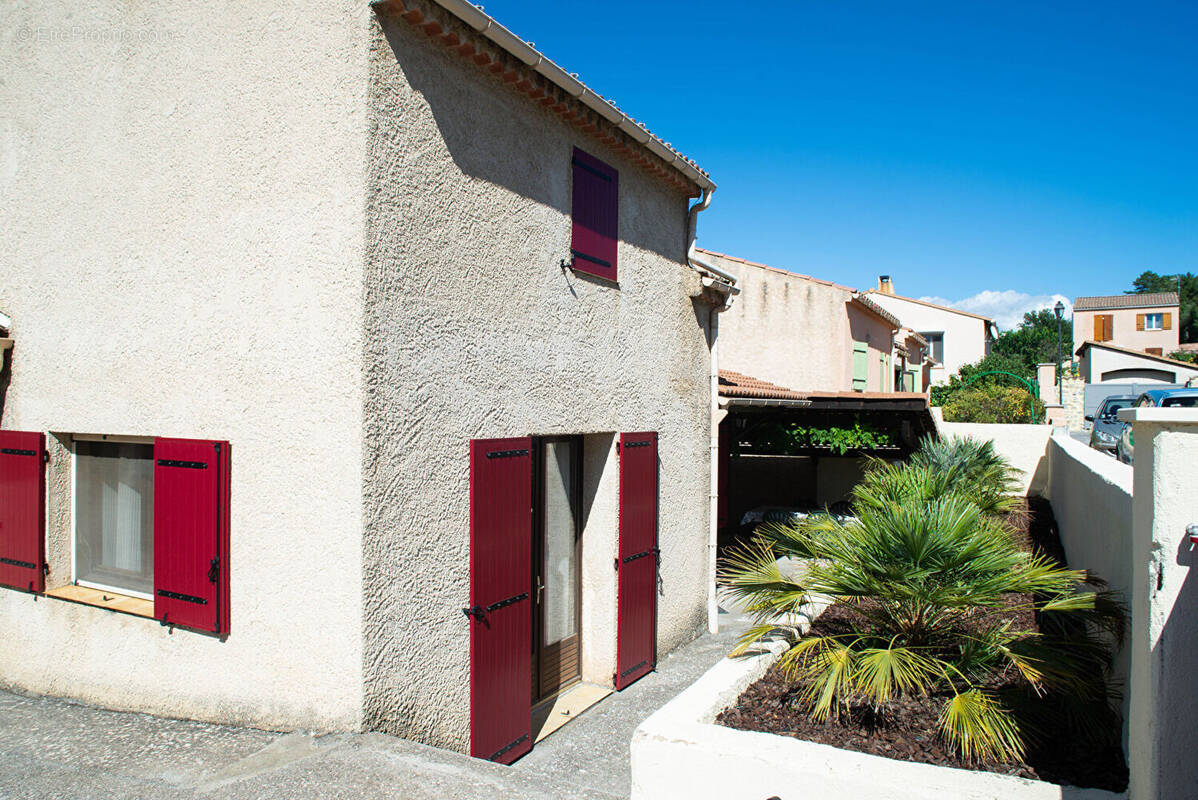 Maison à LE CHAFFAUT-SAINT-JURSON