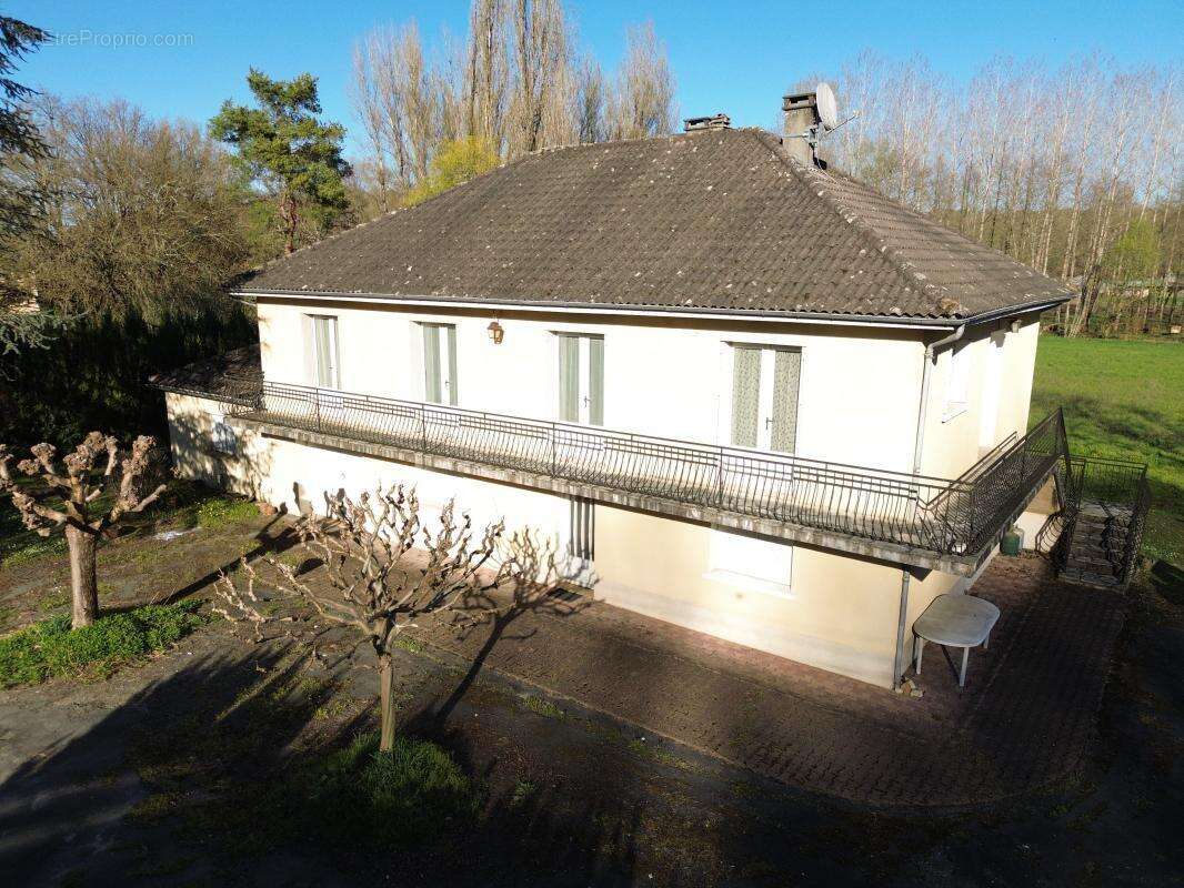 Maison à SAINT-GEORGES-DE-MONTCLARD