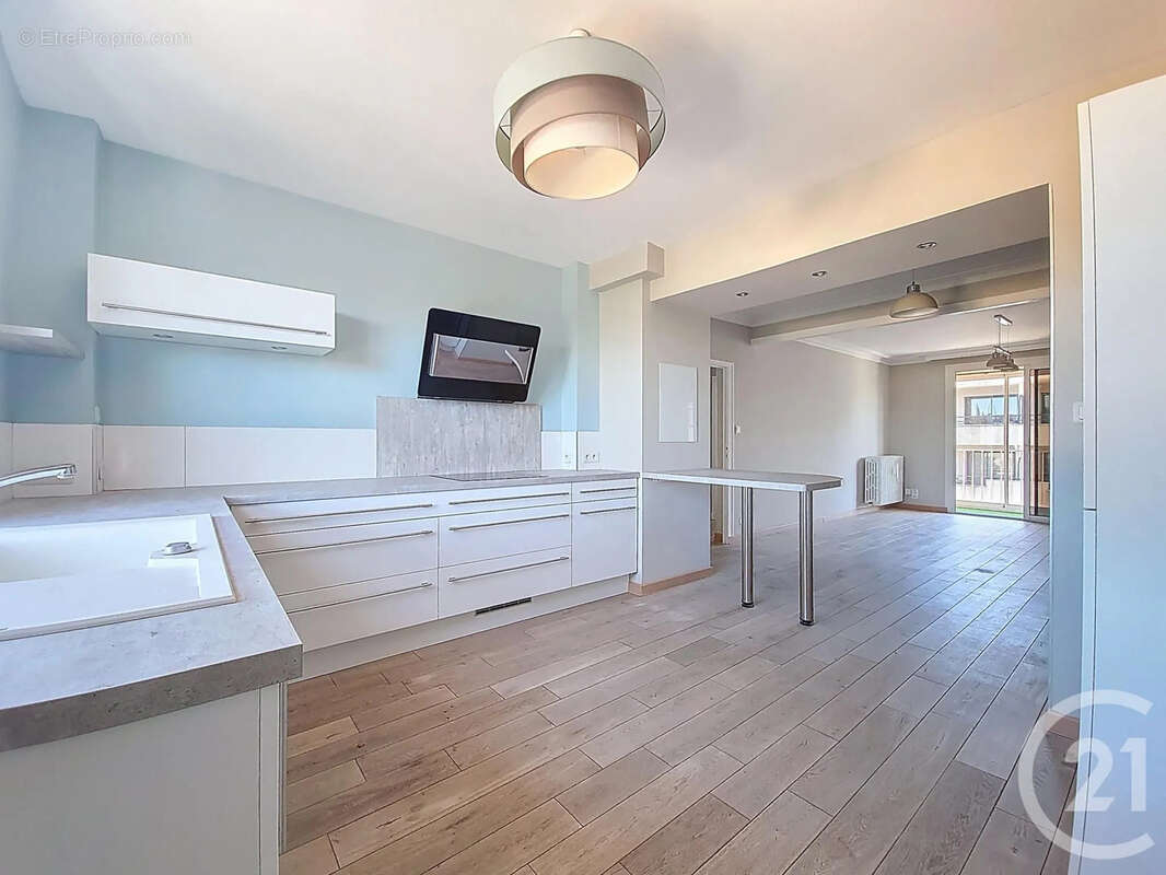 Appartement à VILLENEUVE-LES-AVIGNON