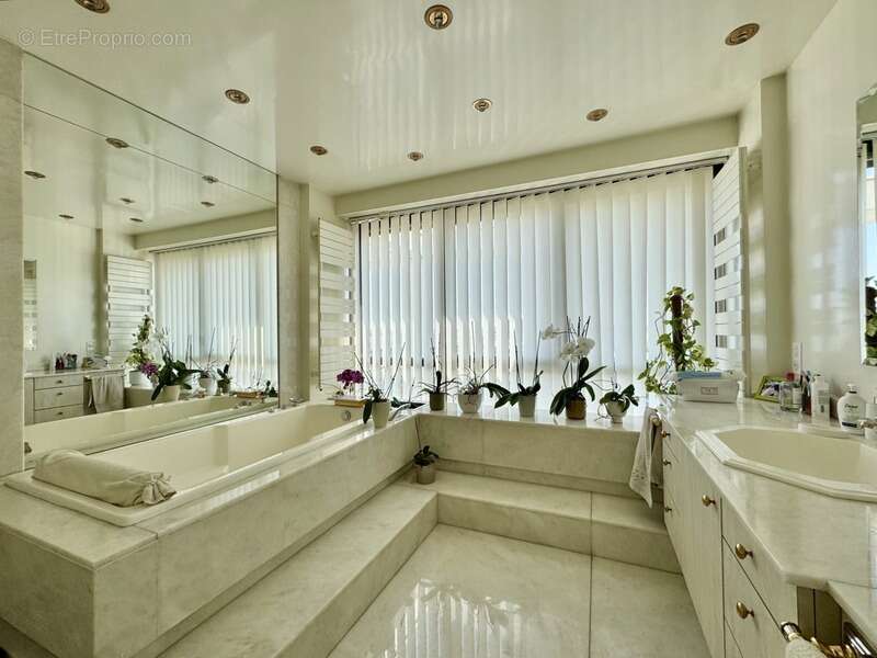 Appartement à SURESNES