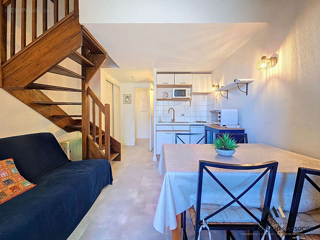 Appartement à SAINT-CYR-SUR-MER