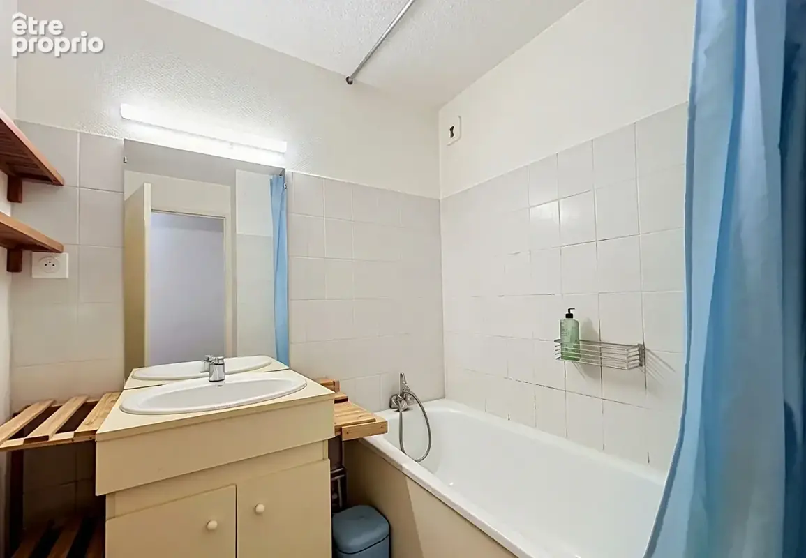 Appartement T2 - SAINT-BRUNO - Balcon et parking - photo 2