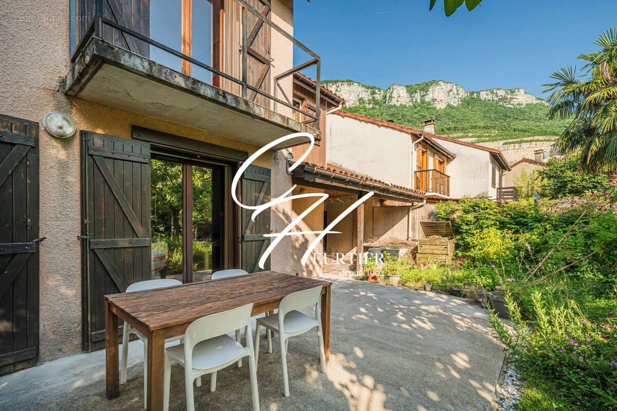 Maison à LA BUISSE