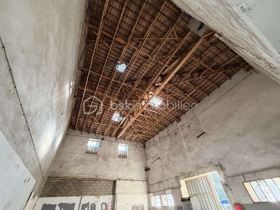 Appartement à ENTRAIGUES-SUR-LA-SORGUE